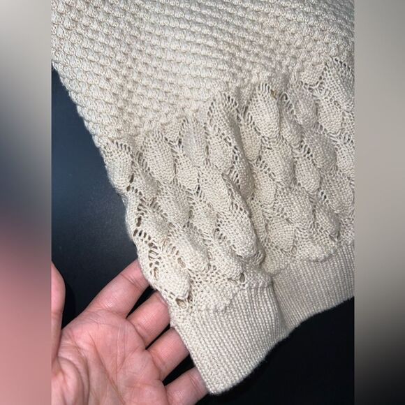 Billabong Light Tan Scoop Neck Knit Sweater Size Large EUC - Picture 2 of 8